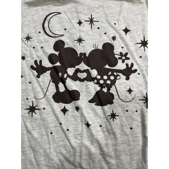 Mickey And Friends T-shirt Women's Size Medium Minnie And Mickey Under The Stars - Picture 3 of 3